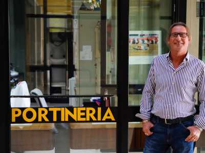 �Me la ricordo da sempre non funzionante e sono qui ormai da 36 anni � ci dice il 56enne Piero, portiere del complesso -. Gli uffici pi� importanti sono ormai andati via da tempo: Cassa di Risparmio, Olivetti e la Snam rete gas dove lavoravano centinaia di impiegati�